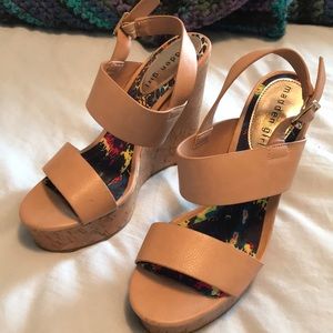 Adorable nude wedges